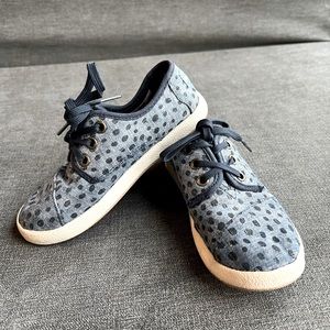 Girls 12.5 denim with polka dot shoes